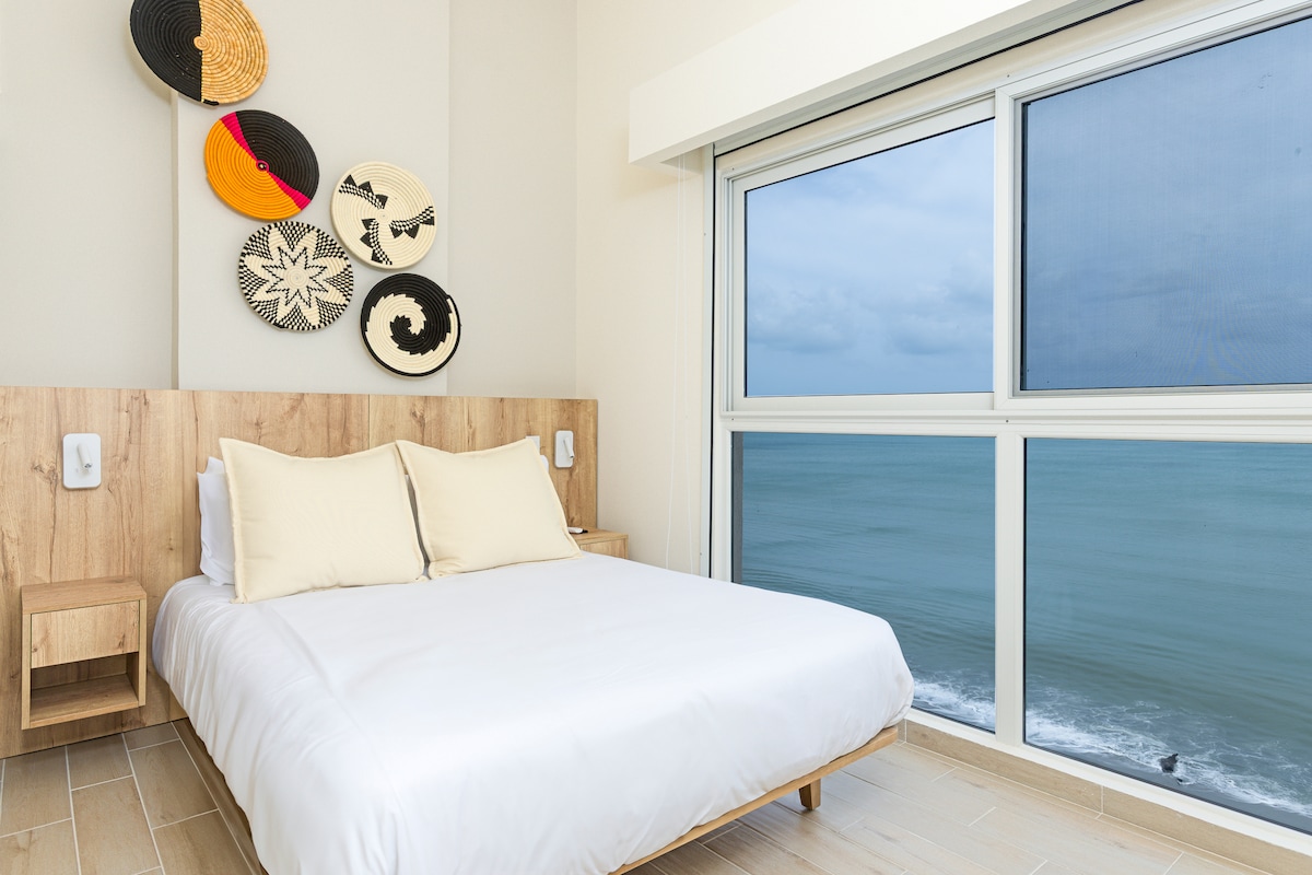 Bedroom with ocean view in Penthouse 900-7