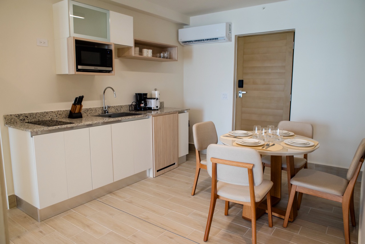 Kitchenette and dining area in Radisson Suite 502a